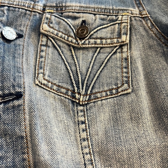 Cropped Juicy Denim Jacket - Picture 2 of 8